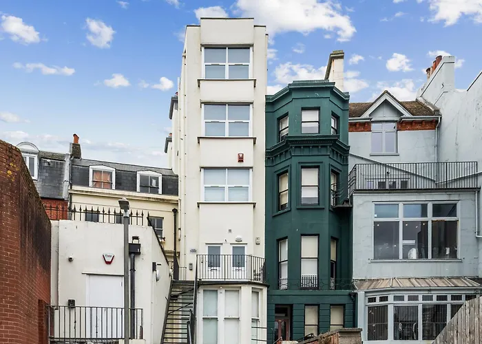 \'Brighton Heights\' Premium Central 2 Bedroom Flat By The Sea